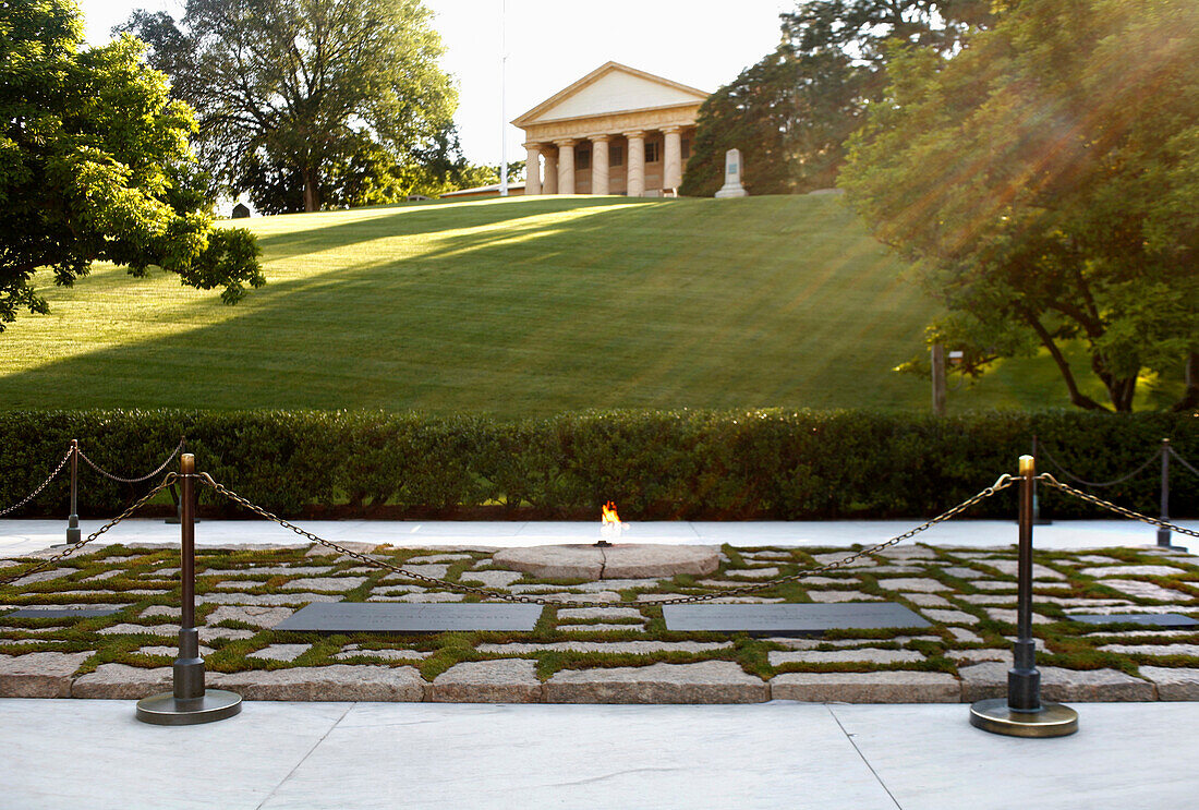 Flamme auf dem Grab von John F. Kennedy, Arlington, Virginia, USA