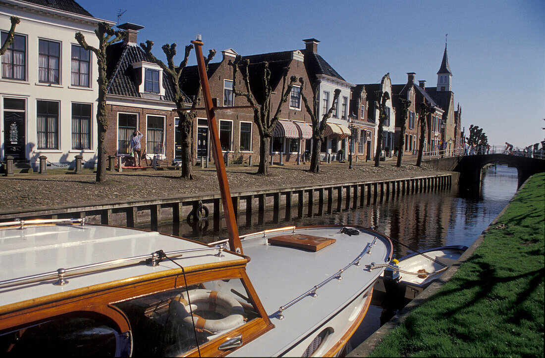Häuser entlang eines Kanals, De Heerenwal, Sloten, Friesland, Niederlande, Europa
