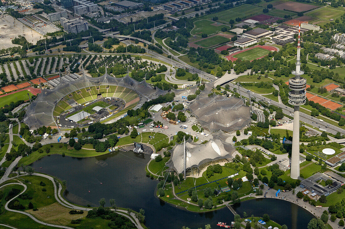 Olympiapark mit Olympiaturm, München, Bayern, Deutschland