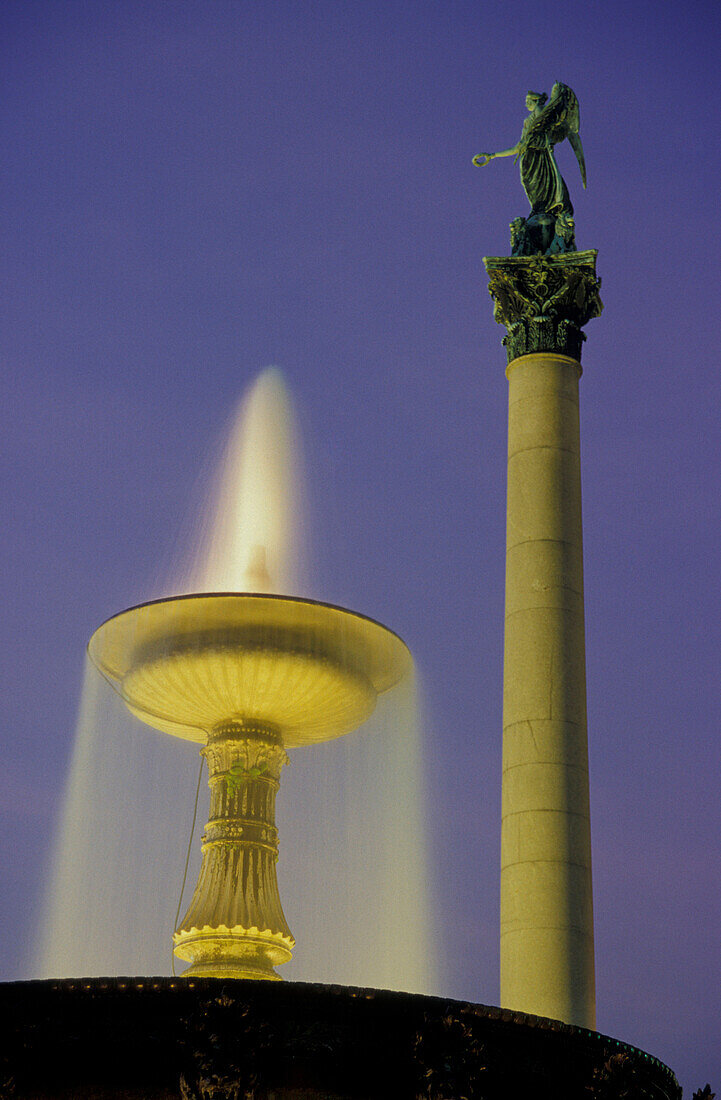 Fountain and column on castel square at night, Stuttgart, Baden-Wuerttemberg, Germany