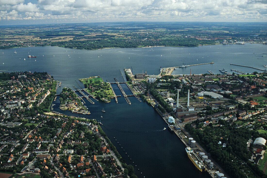 Lock at Kiel Canal, Kiel Fjord, Kiel, Schleswig-Holstein, Germany
