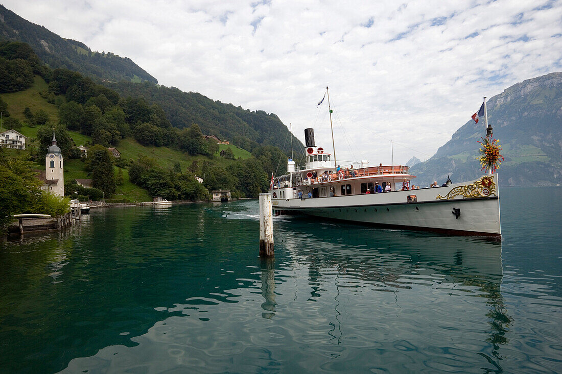 Paddle wheel steamer DS Gallia on lake Urnersee, part of Lake Lucerne, passing Bauen, the smallest village in Uri, Canton of Uri, Switzerland