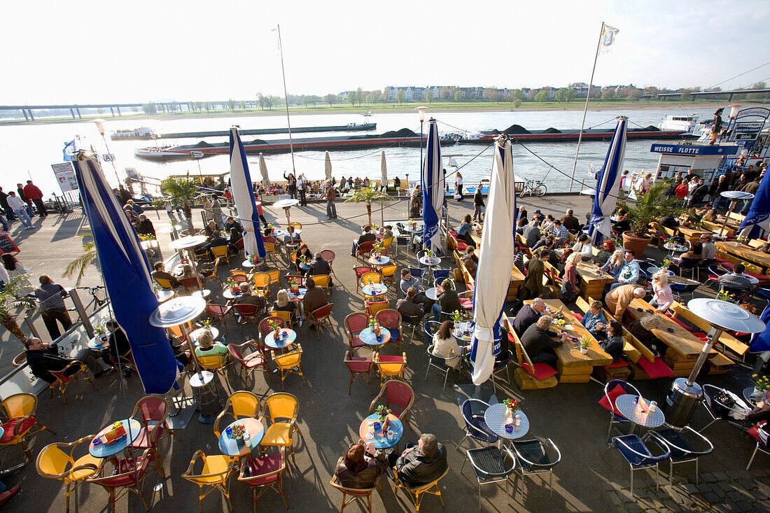Riverside promenade and gastronomy along the Rhine, old part of town, Düsseldorf, state capital of NRW, North-Rhine-Westphalia, Germany