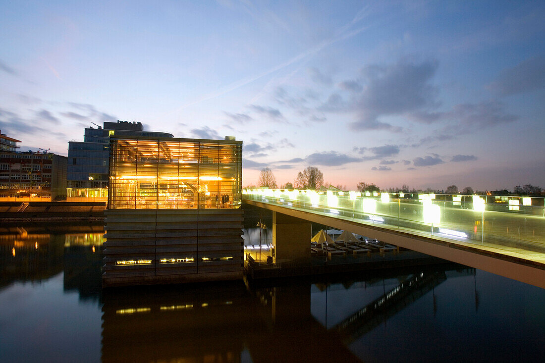 Restaurant und Cocktailbar Cubana im Medienhafen von Düsseldorf, Zollhafen, Nordrhein-Westfalen, Landeshauptstadt in NRW, Deutschland