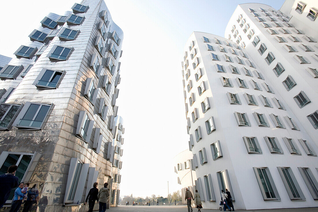 Tourists at the Neuer Zollhof, modern architecture from Frank O.Gehry, office buildings, Media Harbour, Düsseldorf, state capital of NRW, North-Rhine-Westphalia, Germany