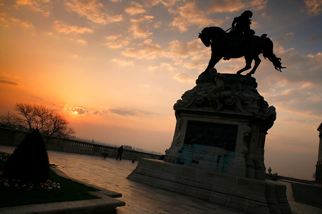 Schloss Denkmal, Eugene of Savoy bei Sonnenaufgang, Budapest, Ungarn