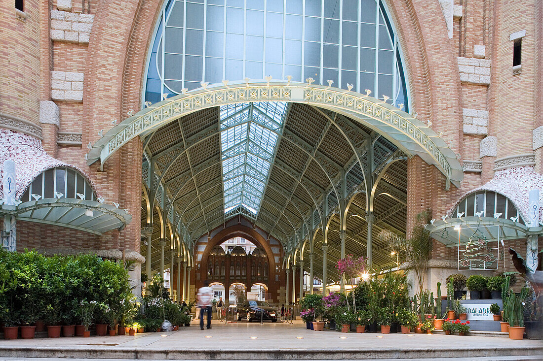 Mercado de Colon, 1916 eröffnete Markthalle, 2003 restauriet, Boutiquen und Bars, Valencia