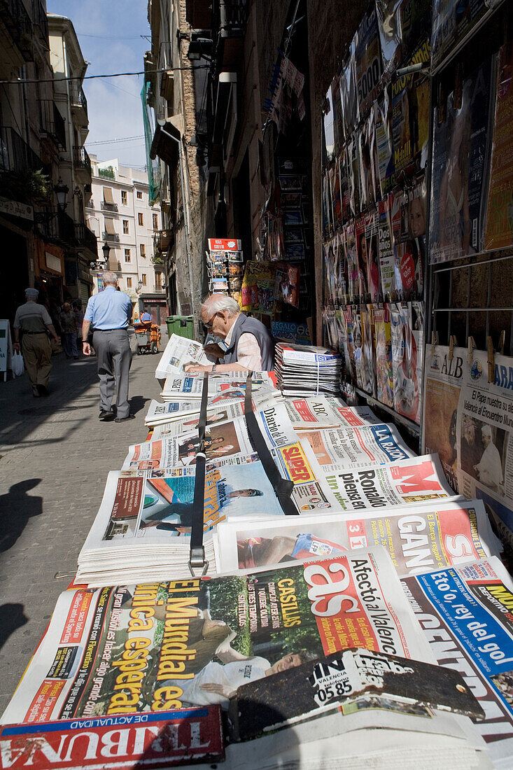 Altstadt, Zeitungsverkäfer, Valencia, Barrio del Carmen