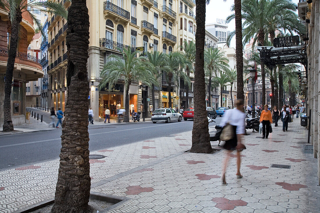 innner city, palm trees, Valencia, Spain