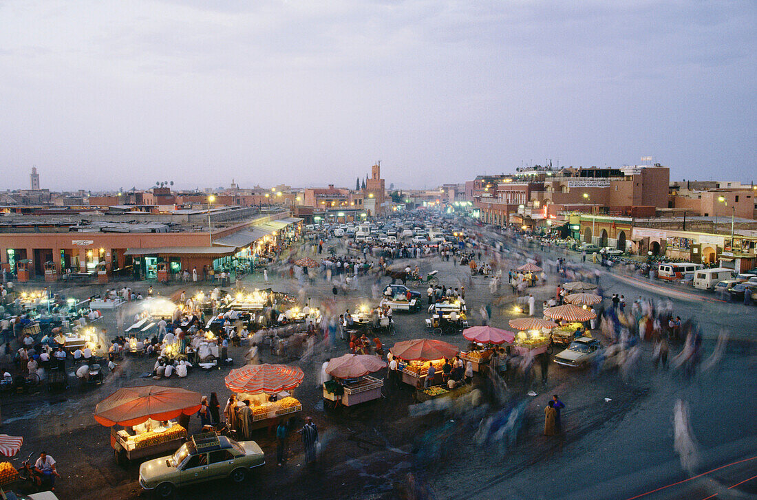 Marktplatz mit Marktstände, Djemaa el Fna Platz, Medina, Marrakesch, Marokko, Afrika