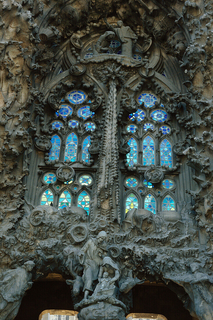 nahaufnahme von einem Fenster, Kathedrale Sagrada Familia von Gaudi, Barcelona, Spanien