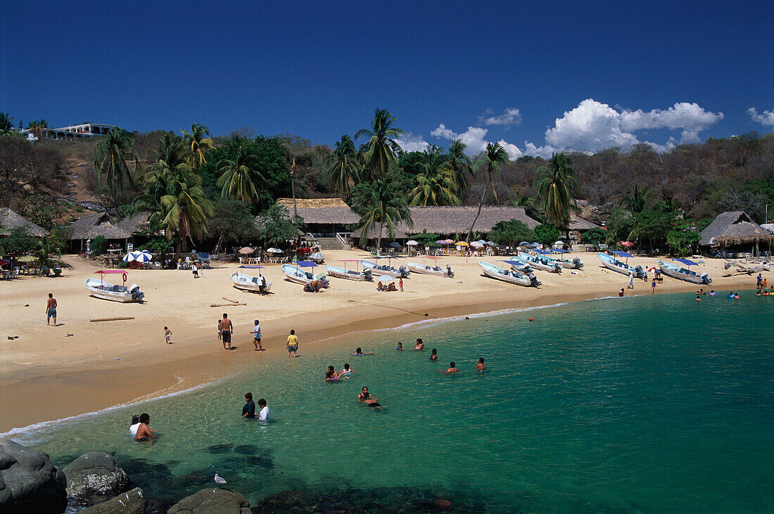 People on the beach, Beachscene, Playa Angelita, Puerto Escondido, Oaxaca, Mexico, America