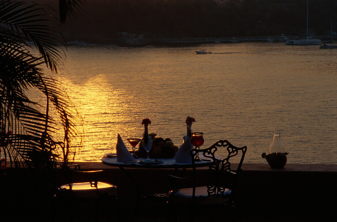 Romantisches Abendessen für Zwei, kleines Luxus Hotel, La Casa que canta Zihuatanejo, Guerrero, Mexiko, Amerika
