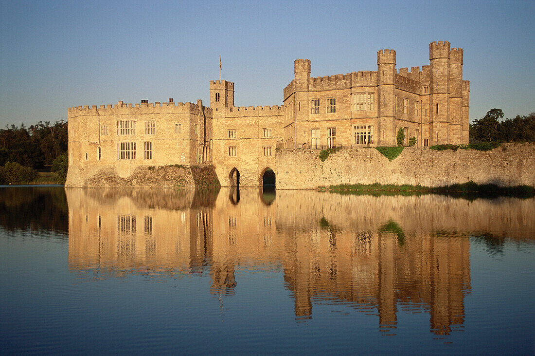 Leeds Castle und Spiegelung, Kent, England