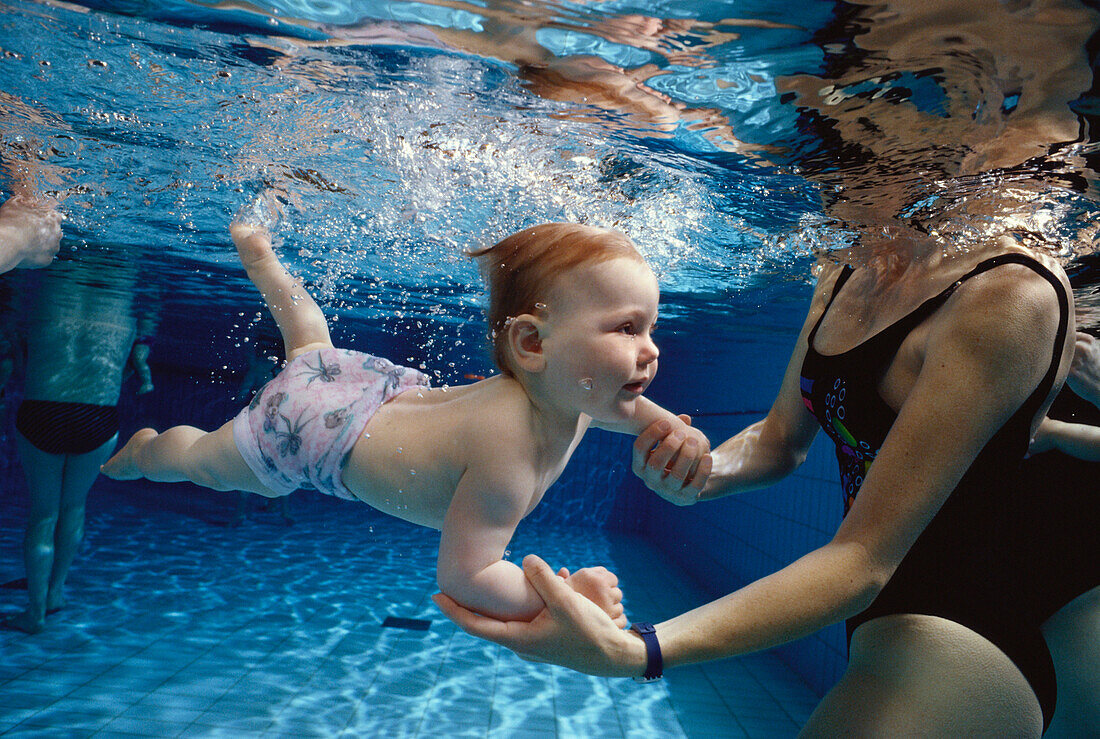 Baby diving underwater, Swimming, Babyswim