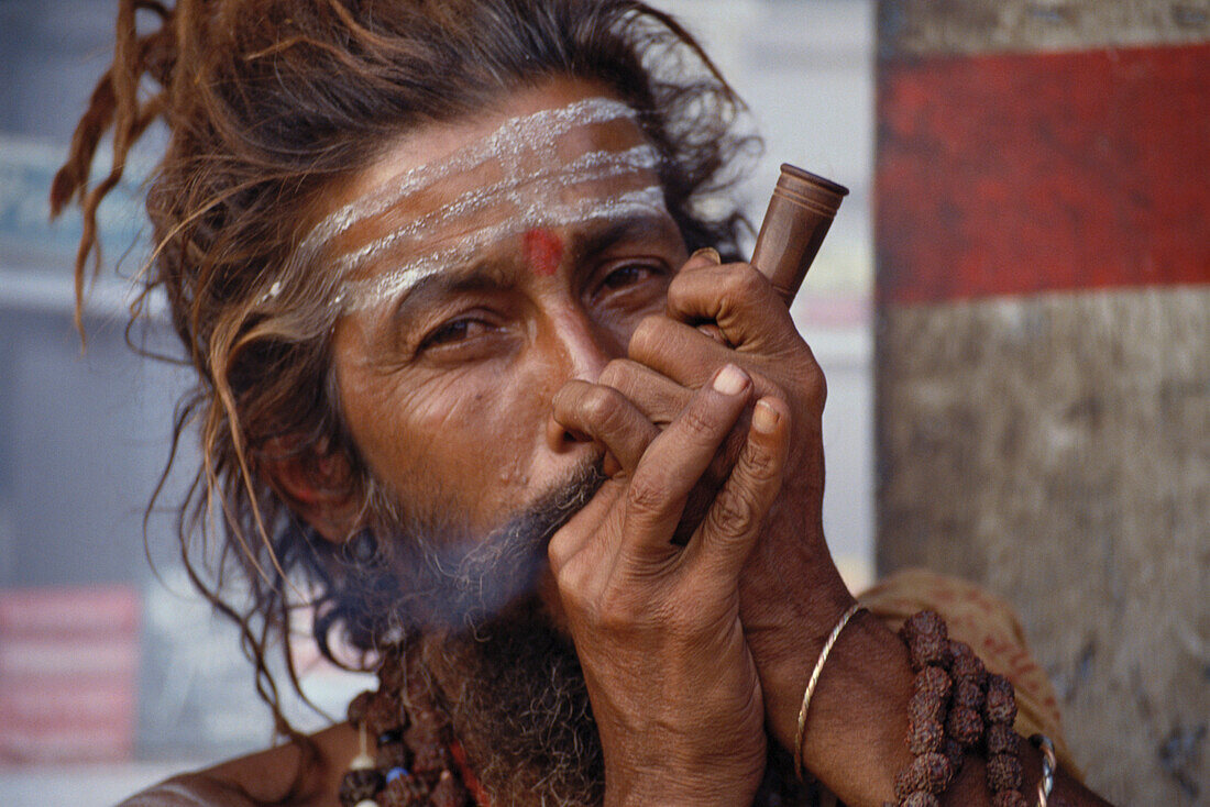 Sahdu man smoking a pipe, Pashupatinath, Kathmandu, Nepal
