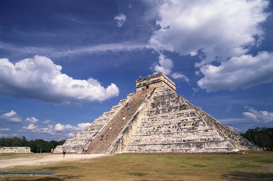 The pyramid of Kukulkan, Chichen Itza, Yucatan, Mexiko