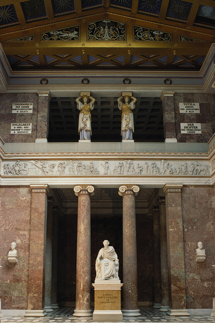 König Ludwig Denkmal in der Walhalla bei Regensburg, Oberpfalz, Bayern, Deutschland