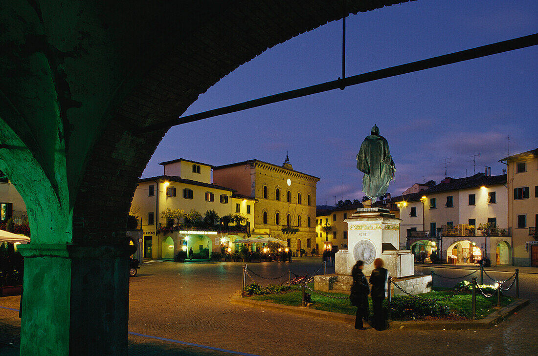 verrazzano statue, Piazza Matteotti, Greve in Chianti, Chianti, Tuscany, Italy