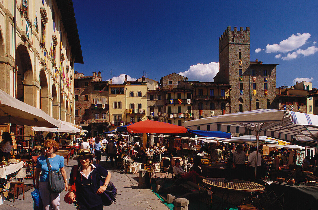 Antiques market, Piazza Grande, Arezzo, Tuscany, Italy
