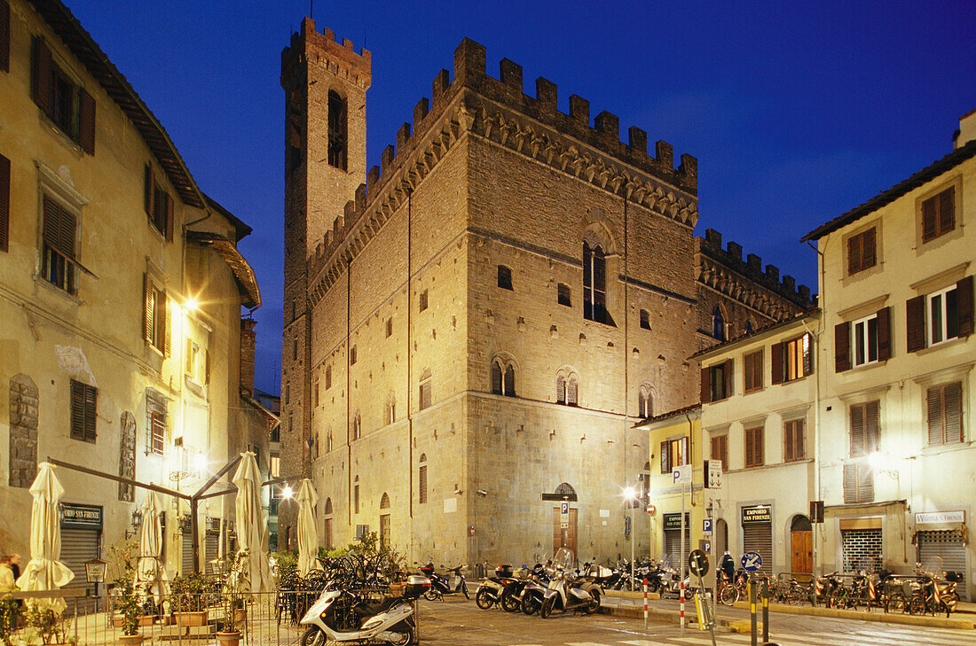 Piazza San Firenze, Palazzo del Podesta, Museo Nazionale del Bargello, Florence, Tuscany, Italy