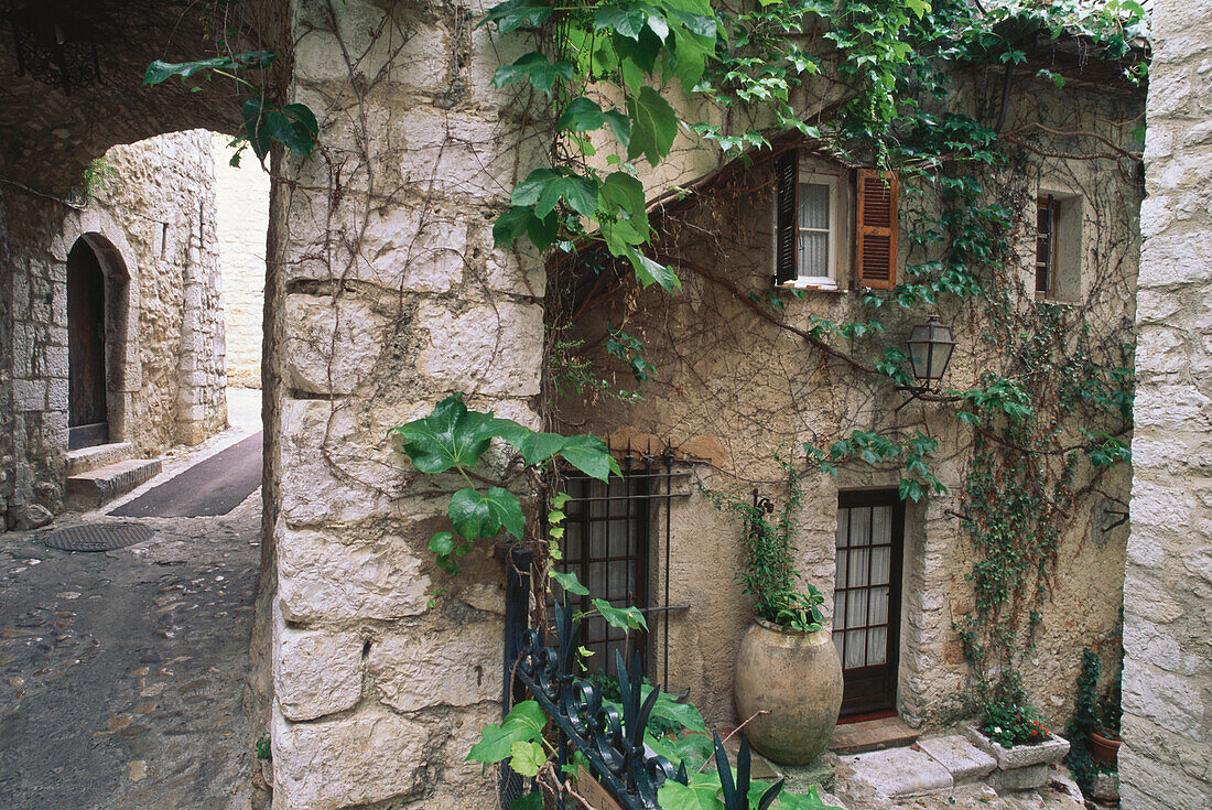 An alleyway in St. Paul de Vence, Provence, France