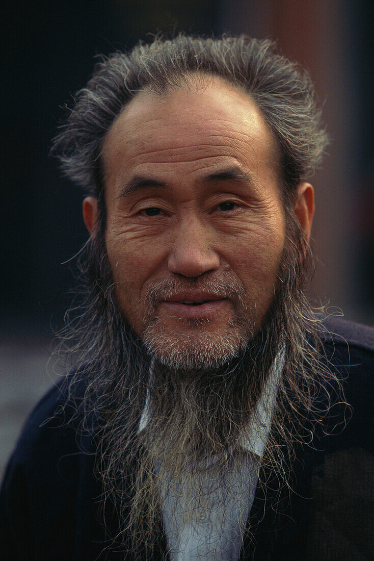Alter Chinese mit Bart, Einheimischer, Shanghai, China