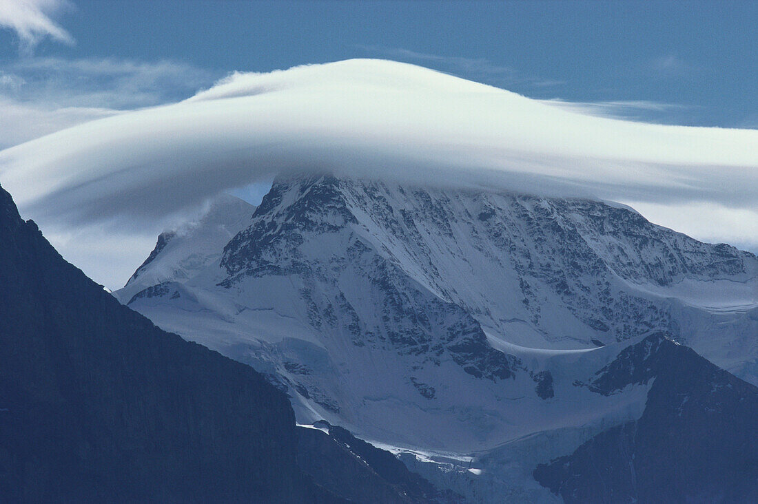 Eiger in Wolken, Berner Oberland, Kanton Bern, Schweiz