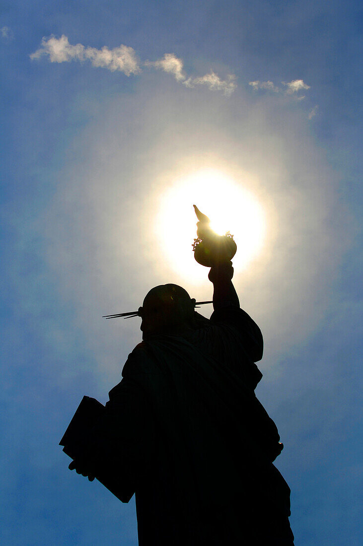 Silhouette der Freiheitsstatue, Statue of Liberty, Miss Liberty, Manhattan Island, Manhattan, New York City, New York, USA