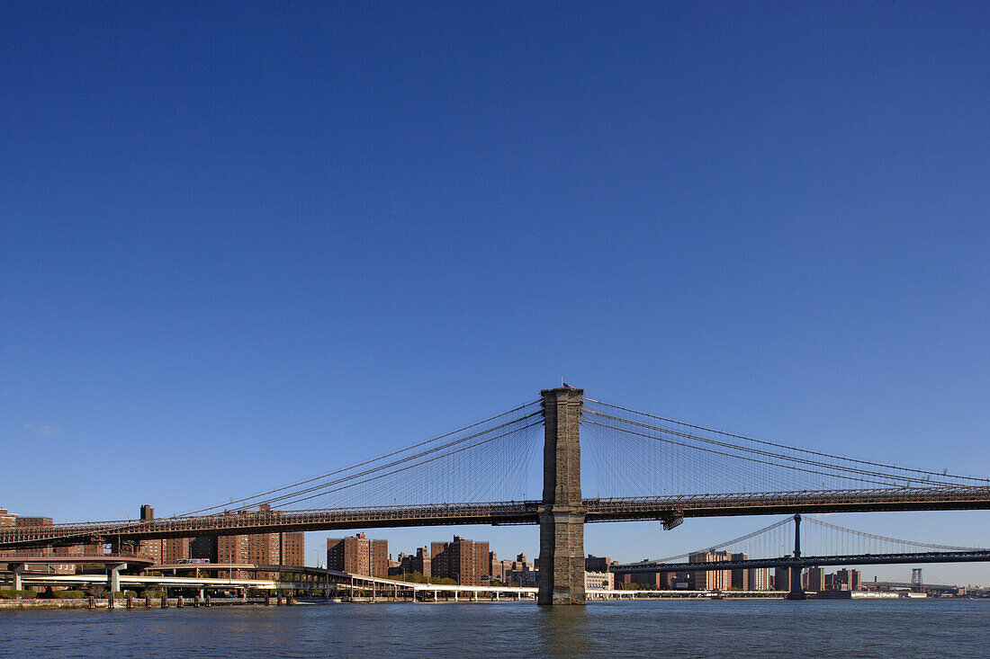 Brooklyn and Manhattan Bridge over the East river, Manhattan, New York, USA