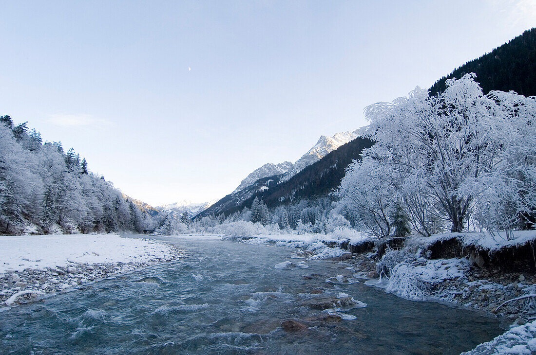 Rissbach im Winter, Hinterriß, Tirol, Österreich