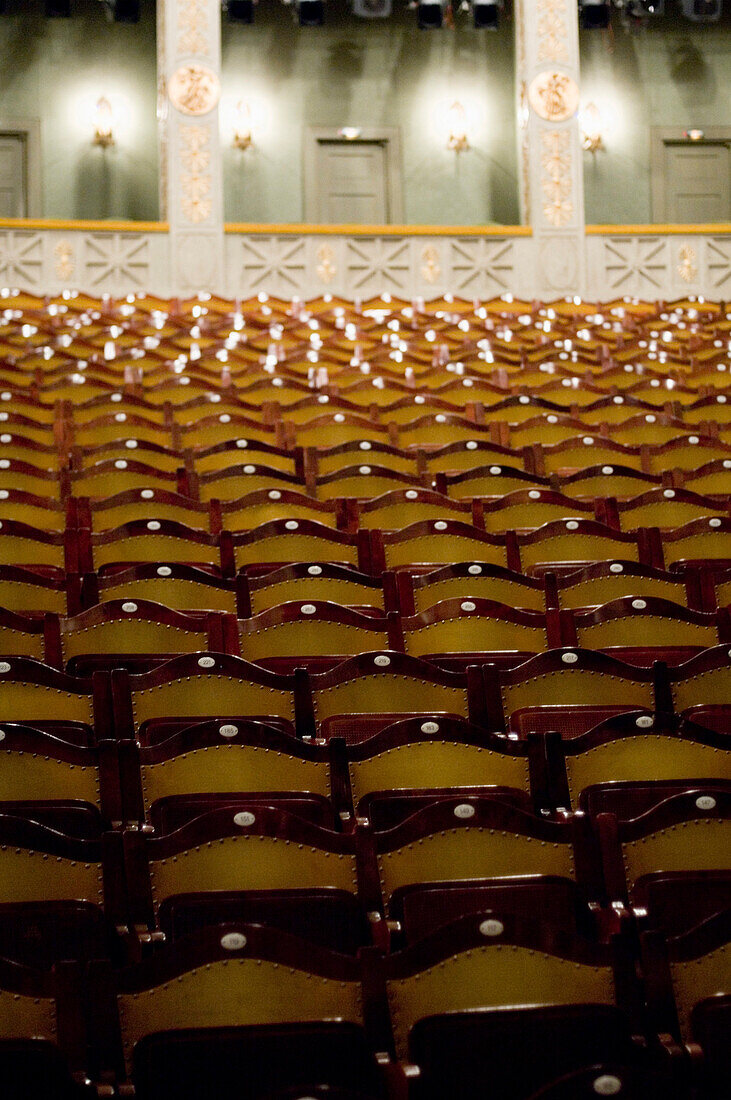 Leere Stuhlreihen, Prinzregententheater, München, Bayern, Deutschland