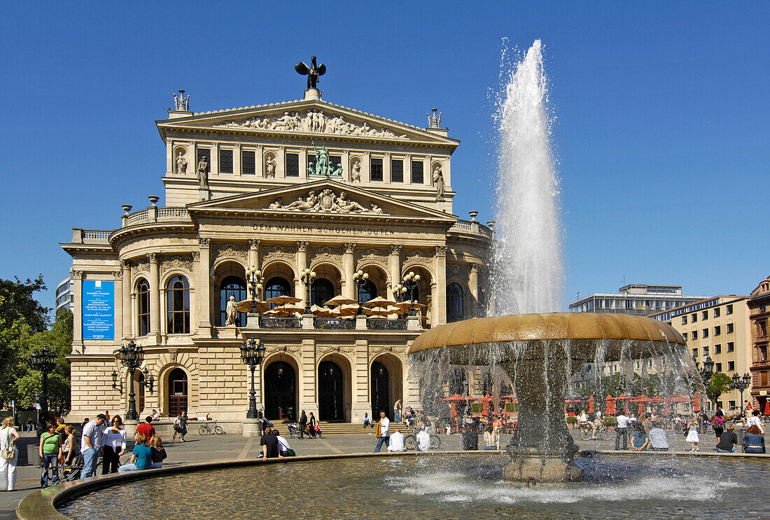 Alte Oper und Springbrunnen am Opernplatz, Frankfurt am Main, Hessen, Deutschland