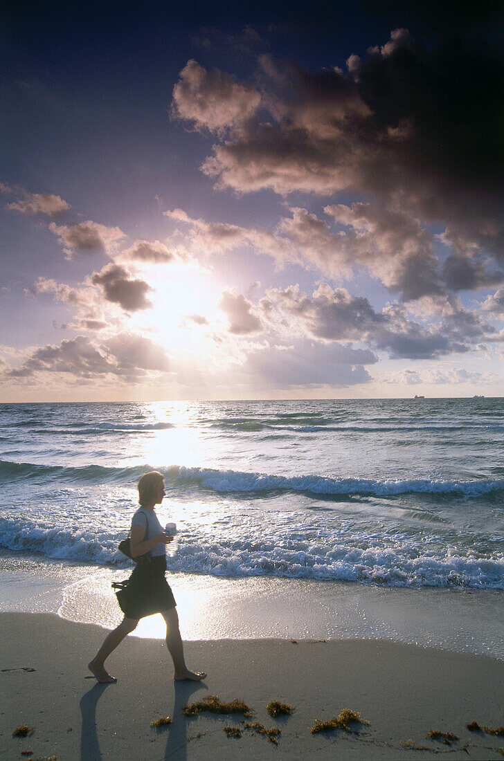 Sonnenaufgang am Strand, South Beach, Miami, Florida, USA