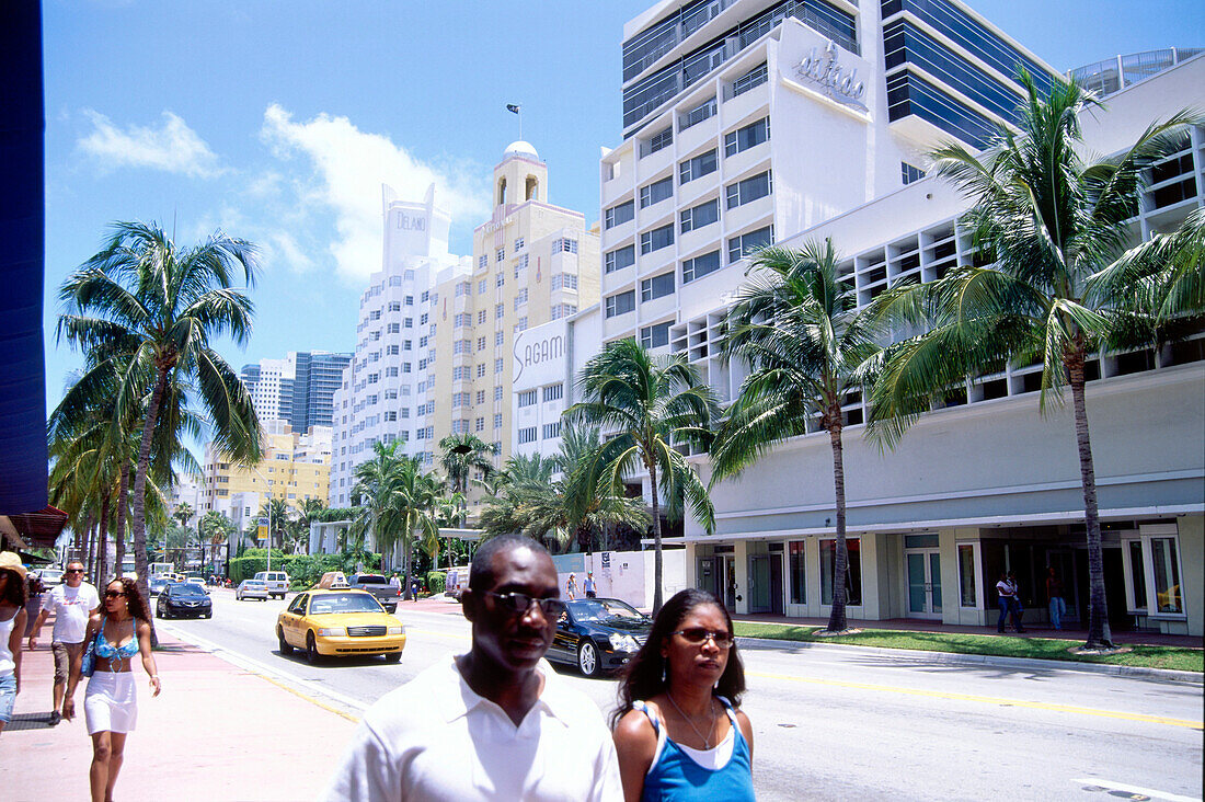 Strassenimpression auf Collins Avenue, South Beach, Miami, Florida, USA