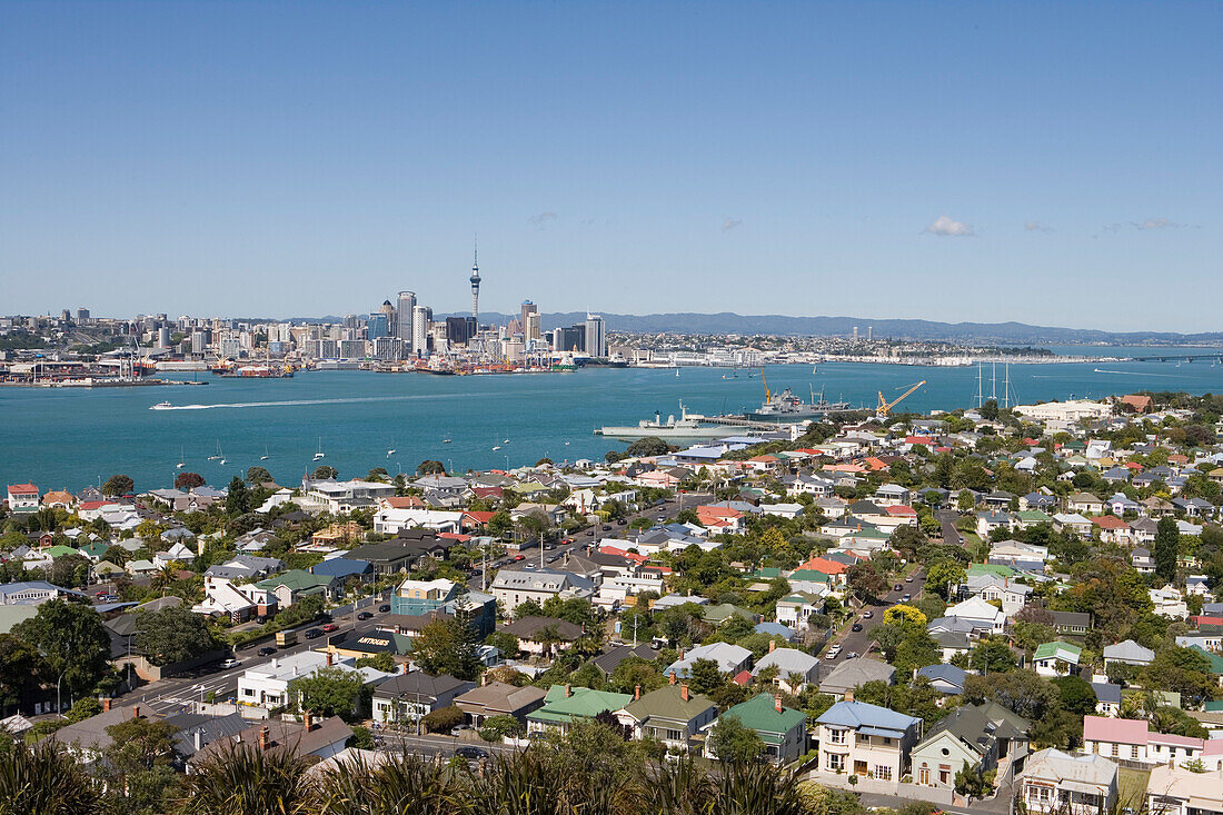 Villen in Devonport und Skyline von Auckland, Blick von Mount Victoria, Devonport, Auckland, Nordinsel, Neuseeland