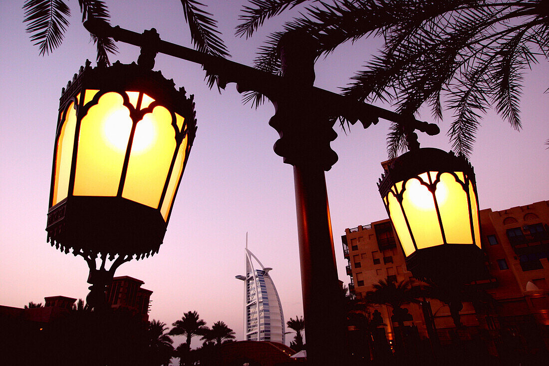 Madinat Jumeirah with Burg al Arab im Hintergrund, Dubai, United Arab Emirates, UAE