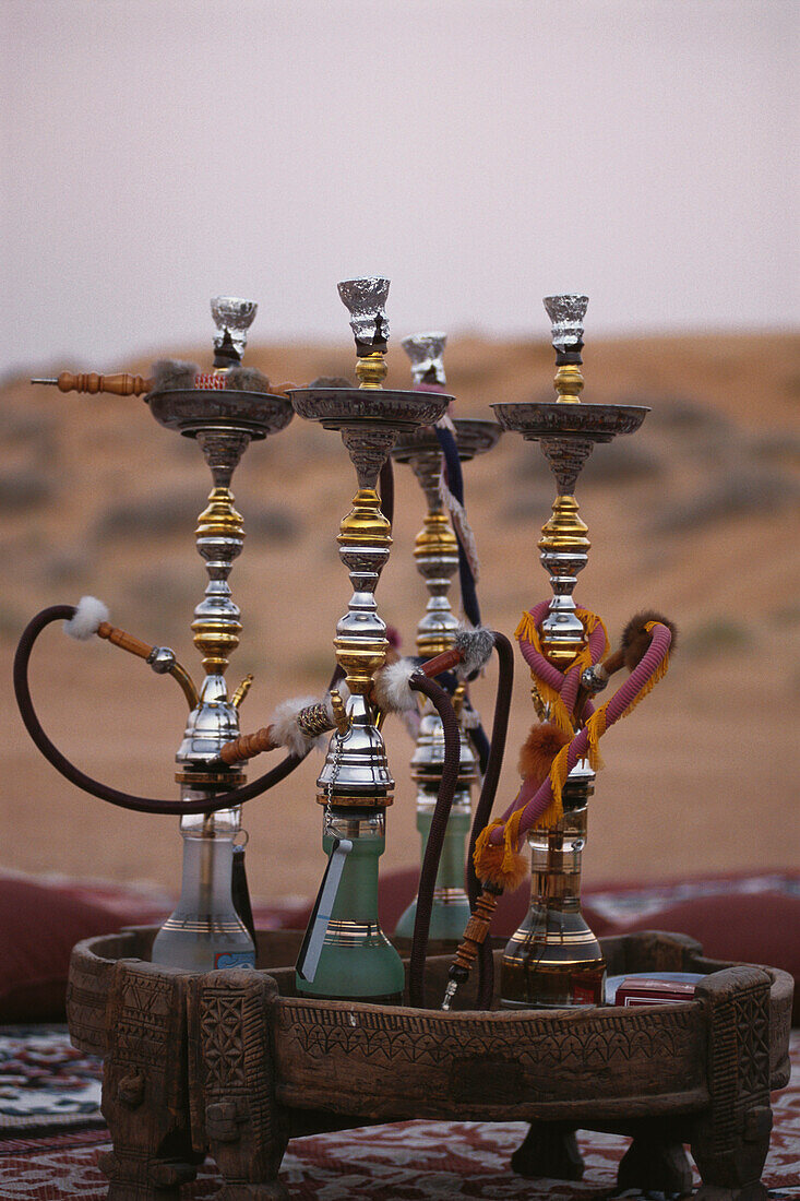 Vier Wasserpfeifen, Shisha, Wüste, Dubai, Vereinigte Arabische Emirate