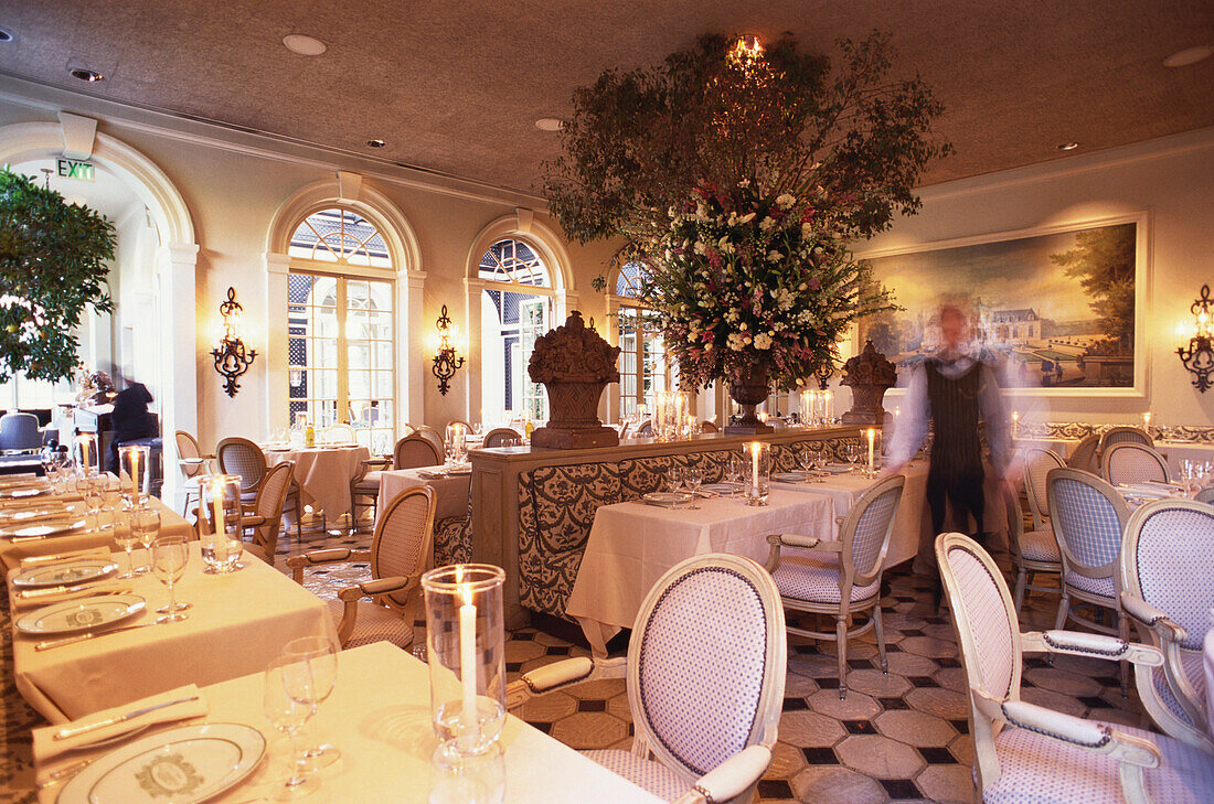 Innenansicht von Restaurant L'Orangerie, Los Angeles, Kalifornien, USA