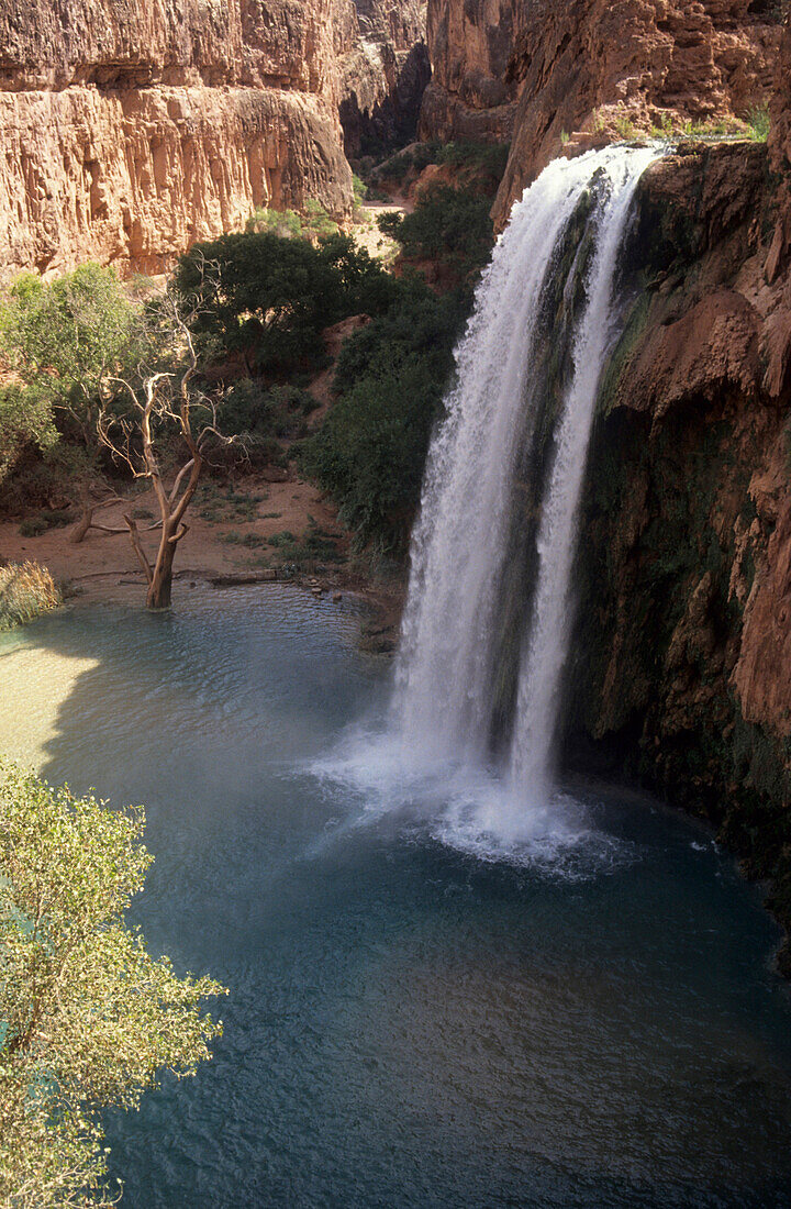 Havasu-Wasserfälle, Havasupai Indian Reservation, Grand Canyon Nationalpark, Arizona, USA