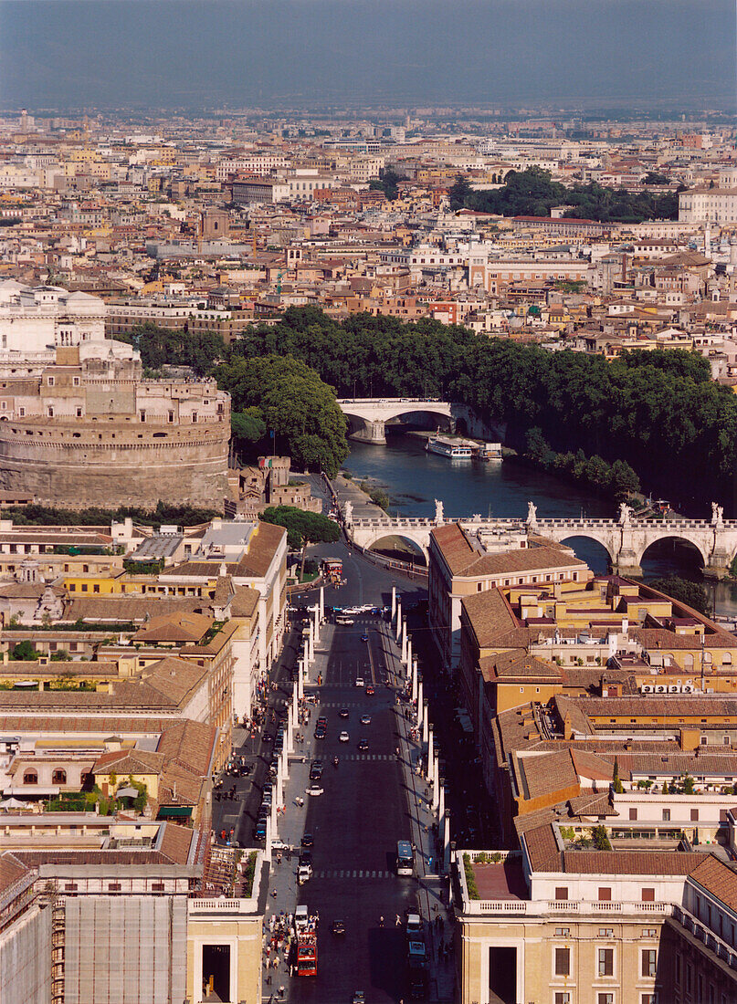 Vatikan, Blick vom Petersdom über den Petersplatz, Via d. Conciliazioni auf Rom, Italien