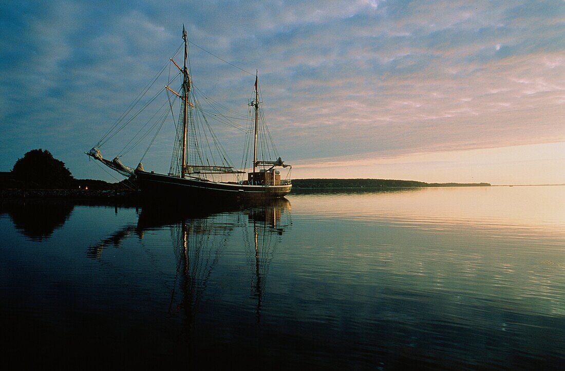 Sailing boat at dusk, Reflection