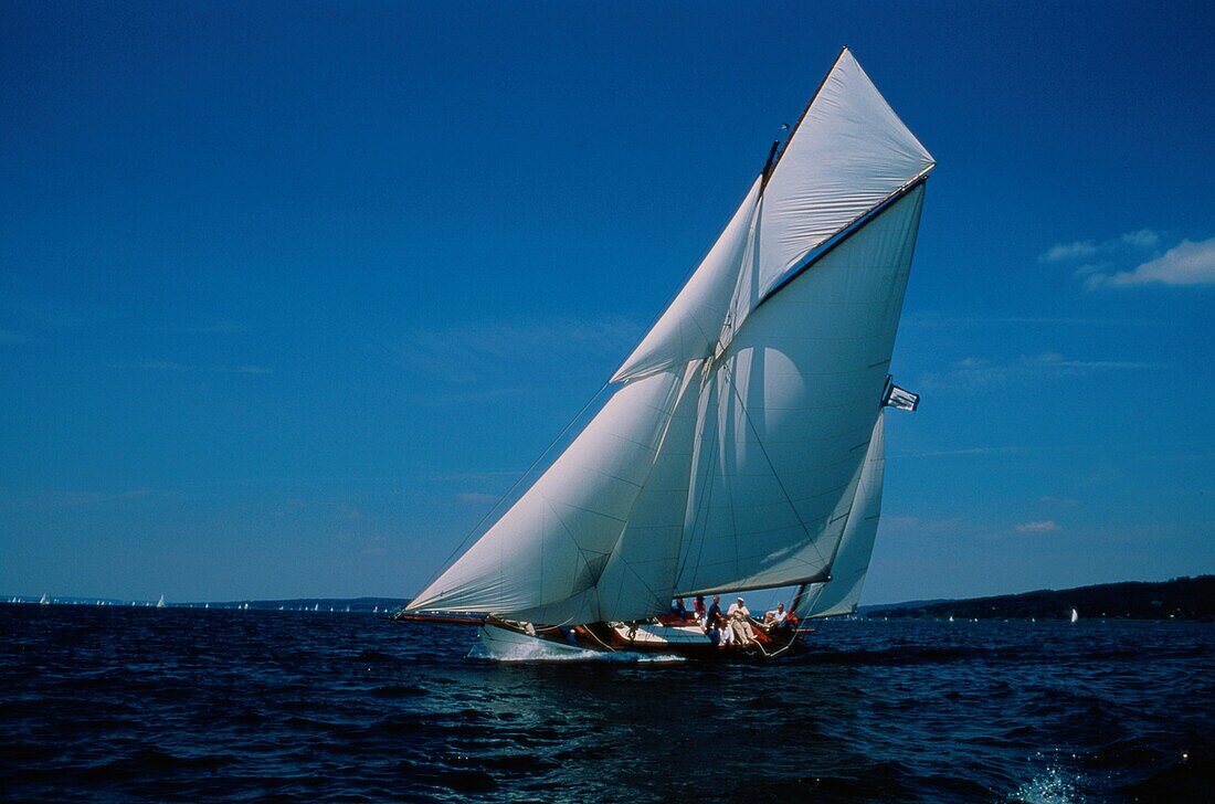 Sailing boat, St. Tropez, France – License image – 70082361 lookphotos