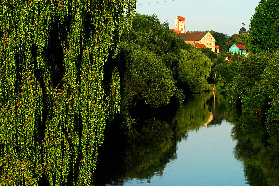 Blick über die Werra auf Breitungen, Thüringen, Deutschland