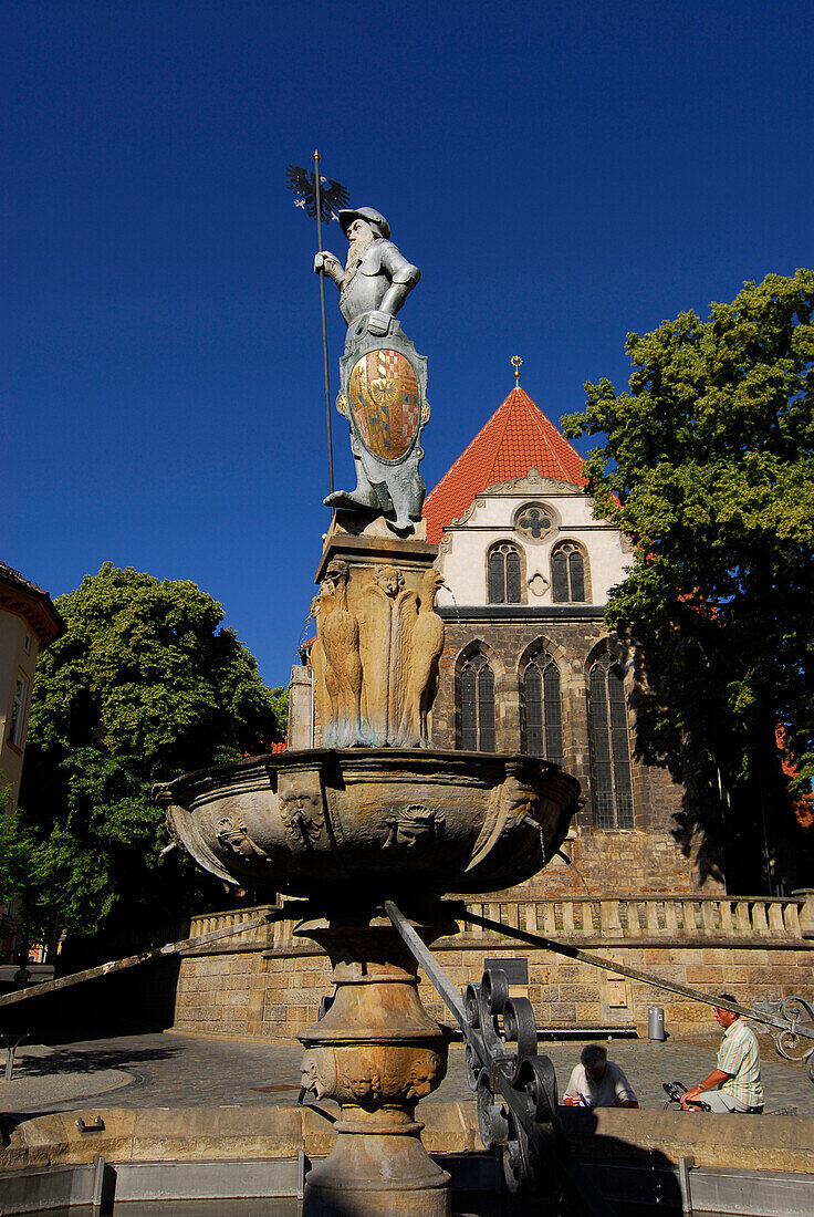 Brunnen vor Bachkirche, Johann Sebastian Bach Kirche, Arnstadt, Türingen, Deutschland