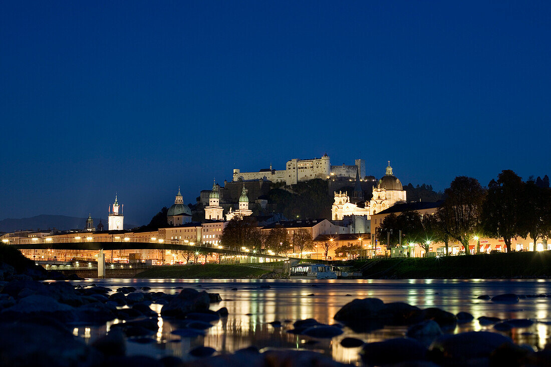 Blick über die Salzach auf Festung Hohensalzburg, Salzburg, Salzburger Land, Österreich