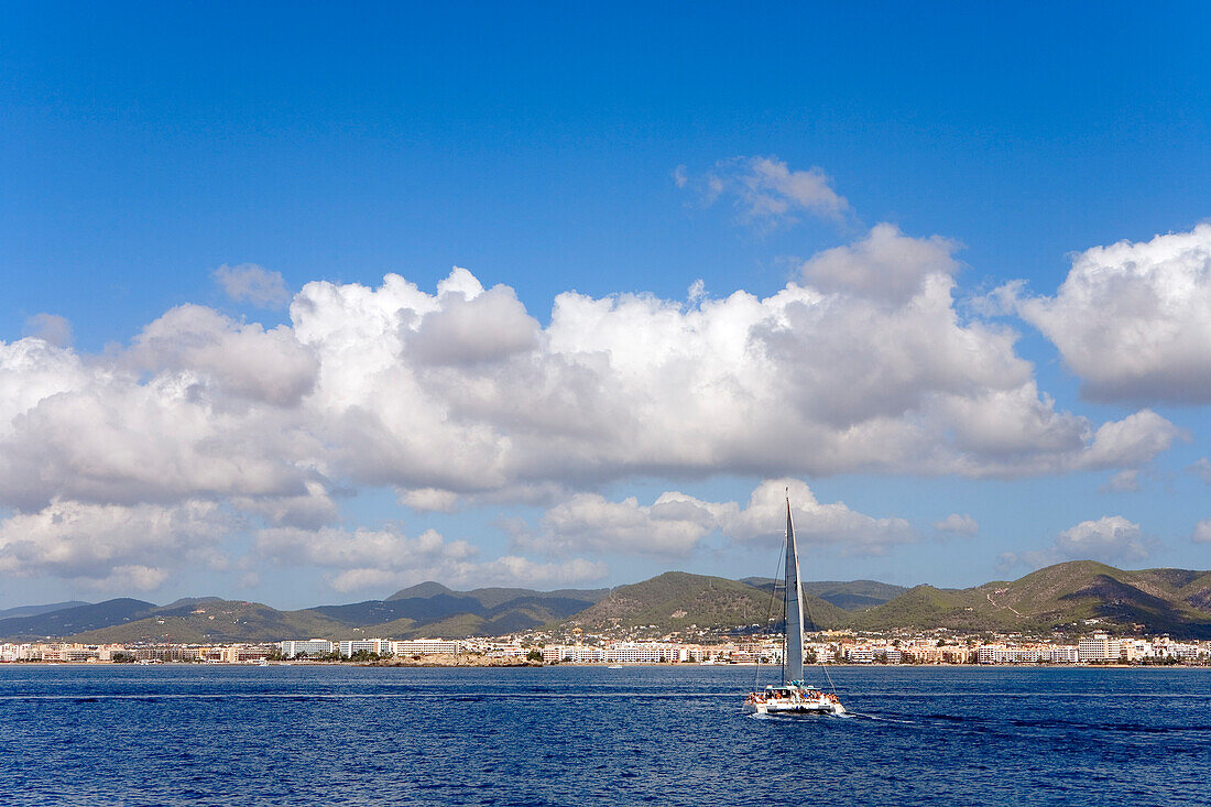 Küste, Platja den Bossa, Ibiza, Balearen, Spanien