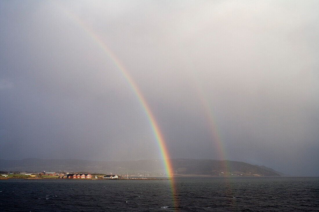 Regenbogen, Hurtigrute, Nordnorwegen, Norwegen