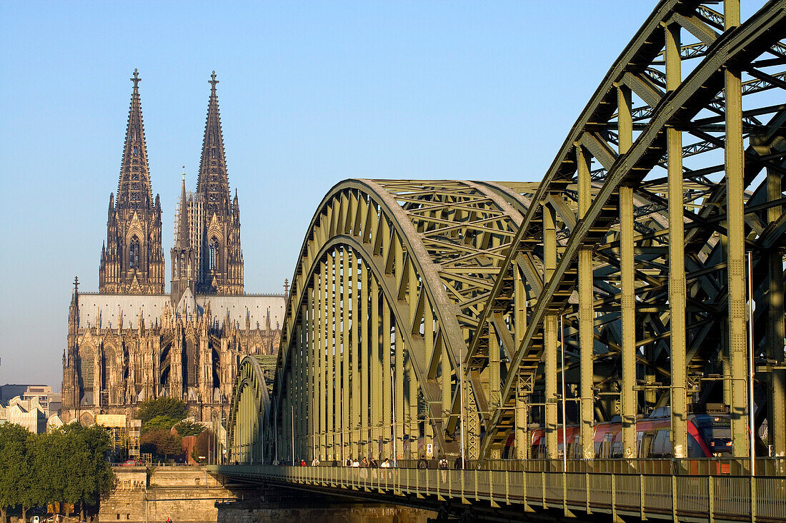 Kölner Dom und Hohenzollernbrücke, Köln, Nordrhein-Westfalen, Deutschland