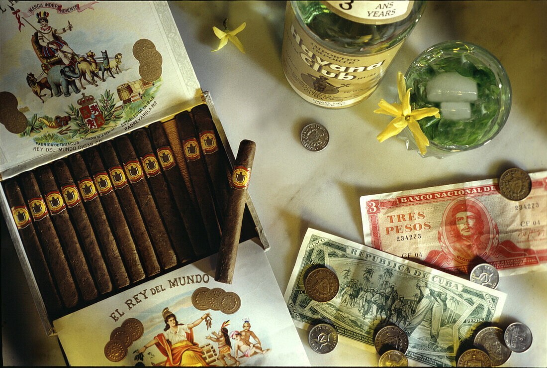 Zigarren, Rum und kubanisches Geld, Pesos, Havanna, Kuba